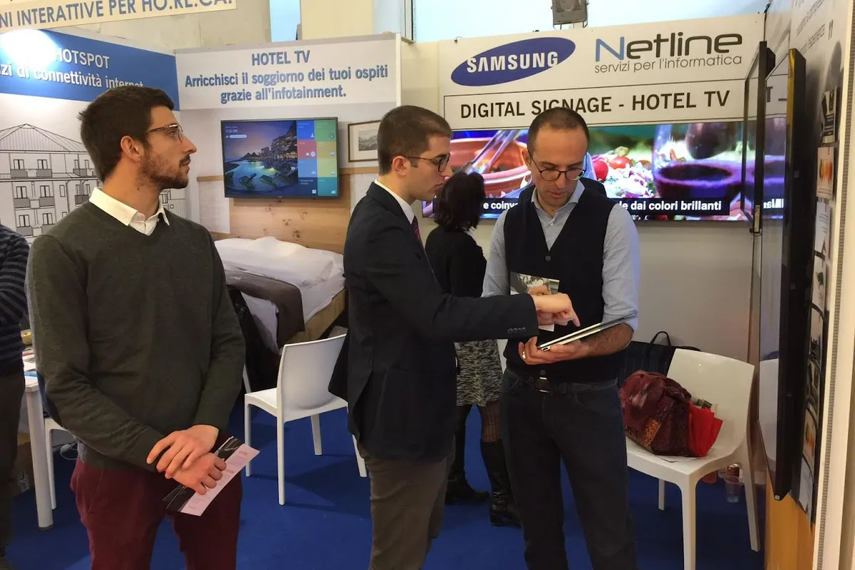 Filippo Battiti allo stand Netline alla Fiera Hotel Riva del Garda 2018