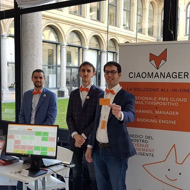 Filippo Battiti con il team Ciaomanager allo stand di Hotel Revenue Forum 2020, Palazzo delle Stelline, Milano