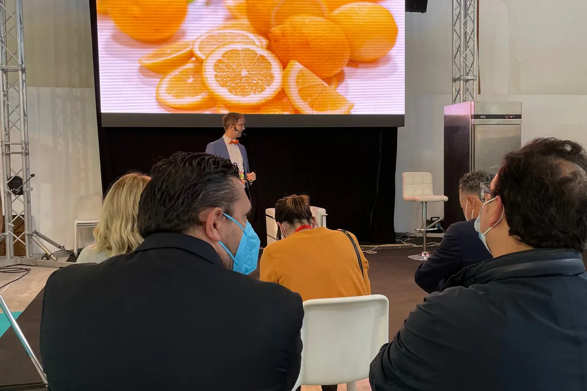 Filippo Battiti sul palco a Ristora Hotel Sicilia 2021, Catania