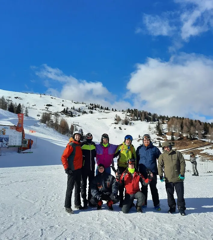 Foto di gruppo del team Ciaomanager alla slittata aziendale, 2022