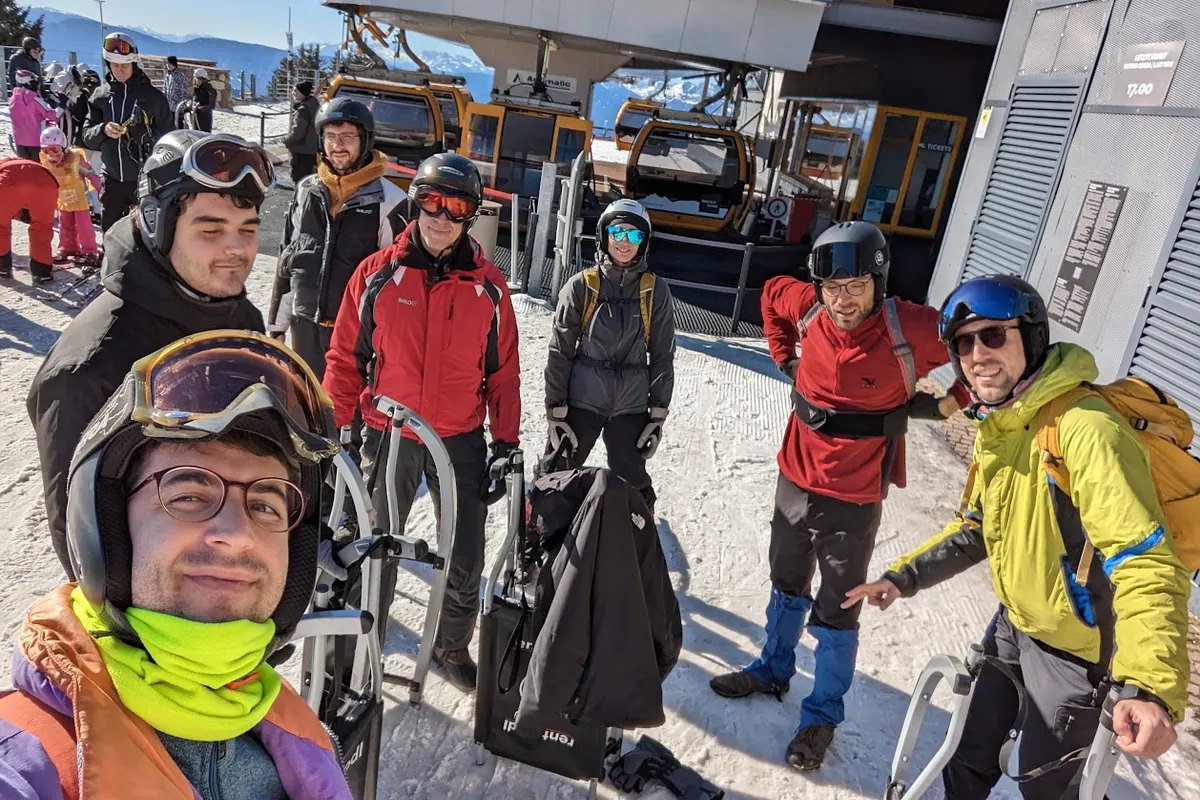 Selfie del team Ciaomanager alla slittata aziendale a Merano 2000, 2023