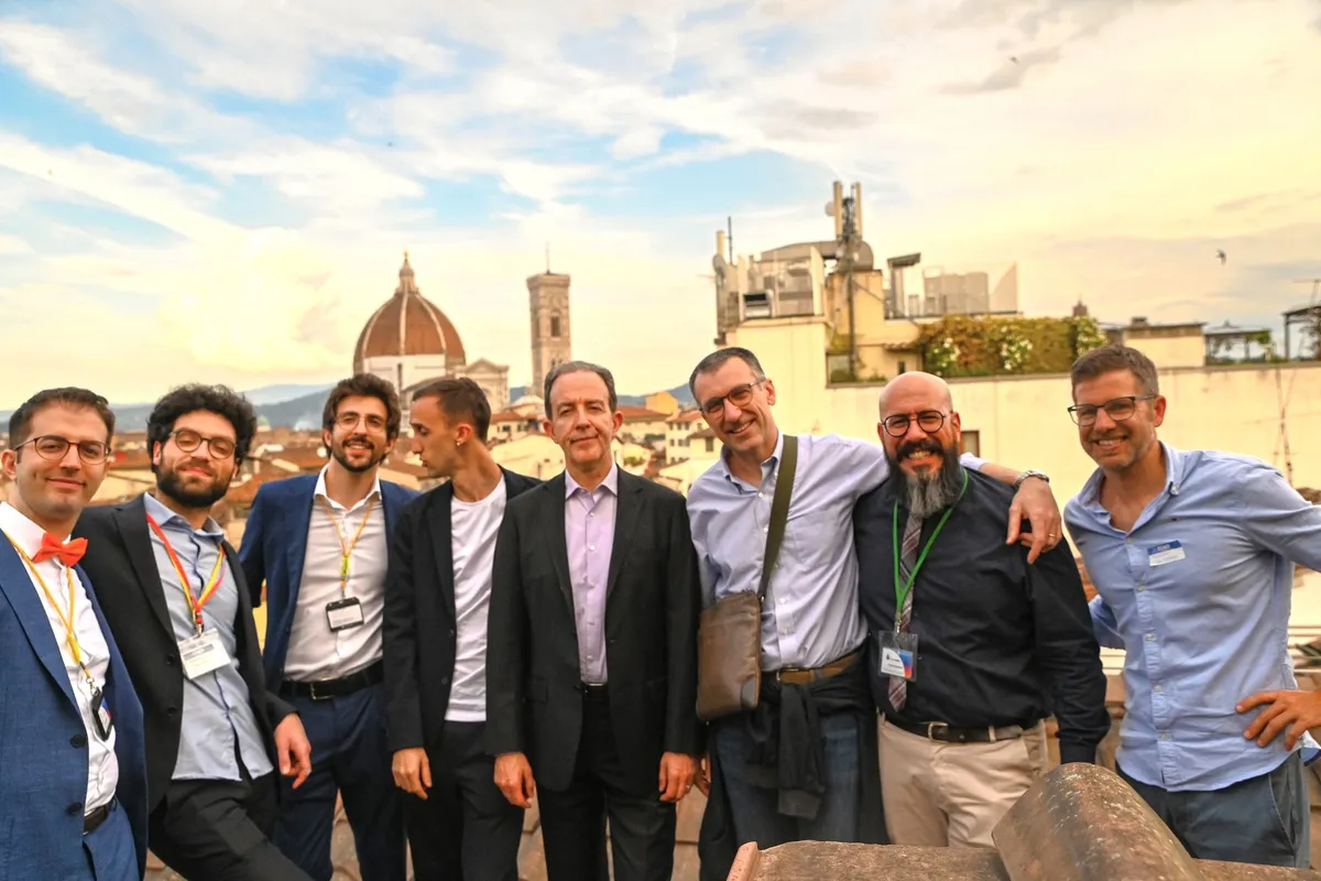 Team Hotel in Cloud a Firenze per Sempre sul Prezzo 2024, con il Duomo sullo sfondo