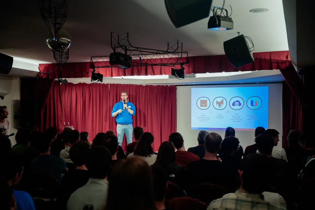 Filippo Battiti speaker a Speck&Tech Retreat 2024 con slide della storia Ciaomanager